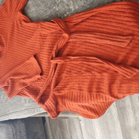 Red Ribbed Knit Dress - Picture 6 of 6